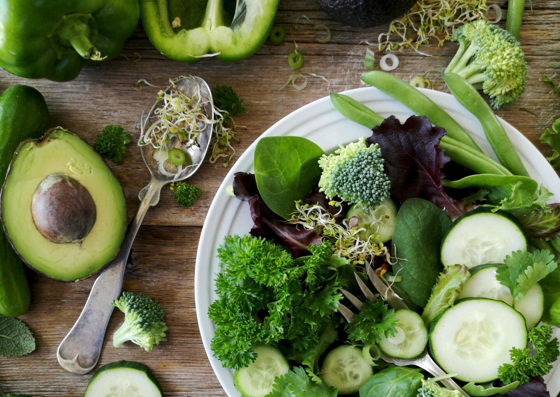 A fresh bowl of cooked spinach, emphasizing its high magnesium content as a vital part of a balanced diet